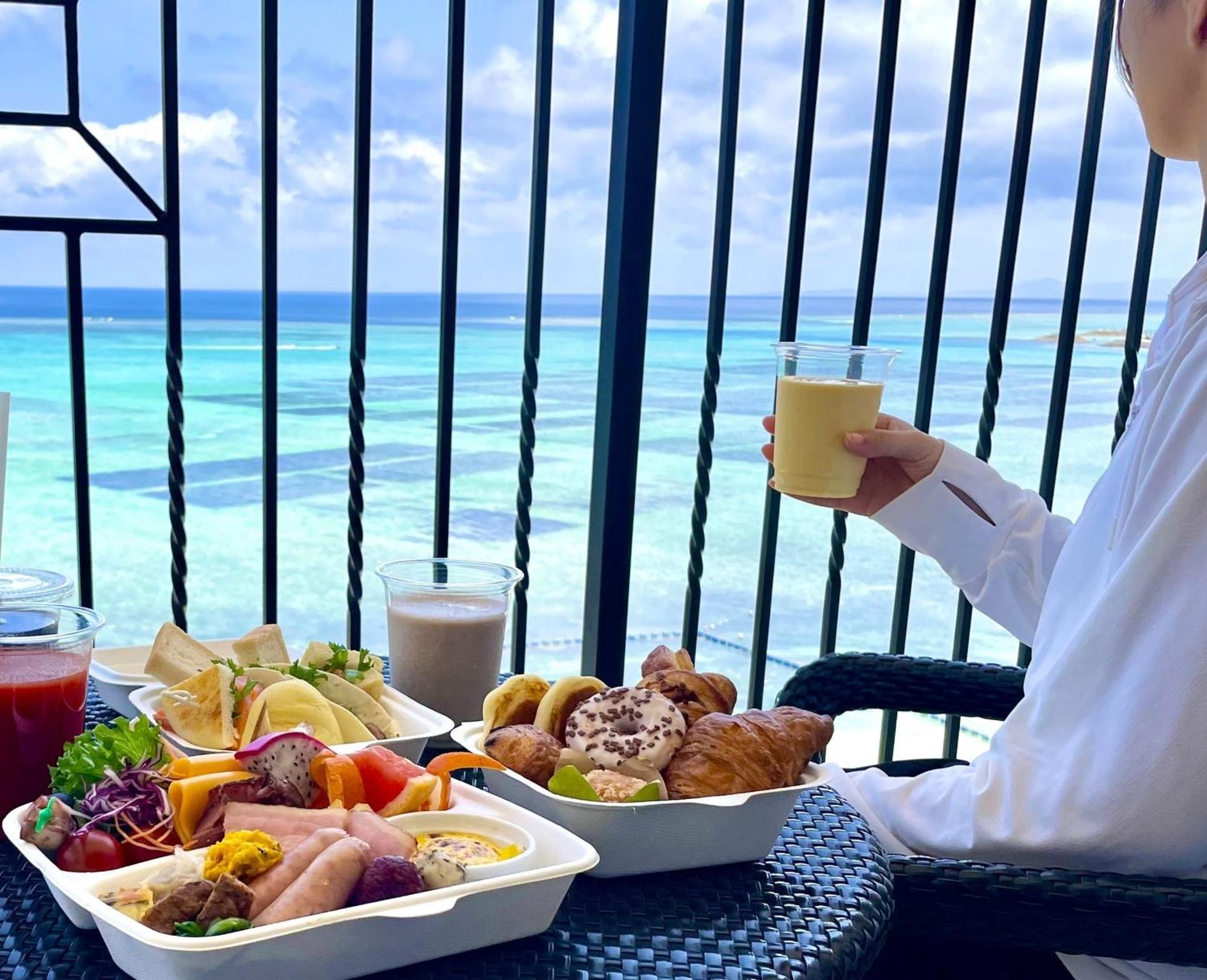 منتجع وسبا فندق مونتيري أوكيناوا أونا المظهر الخارجي الصورة Breakfast at the hotel