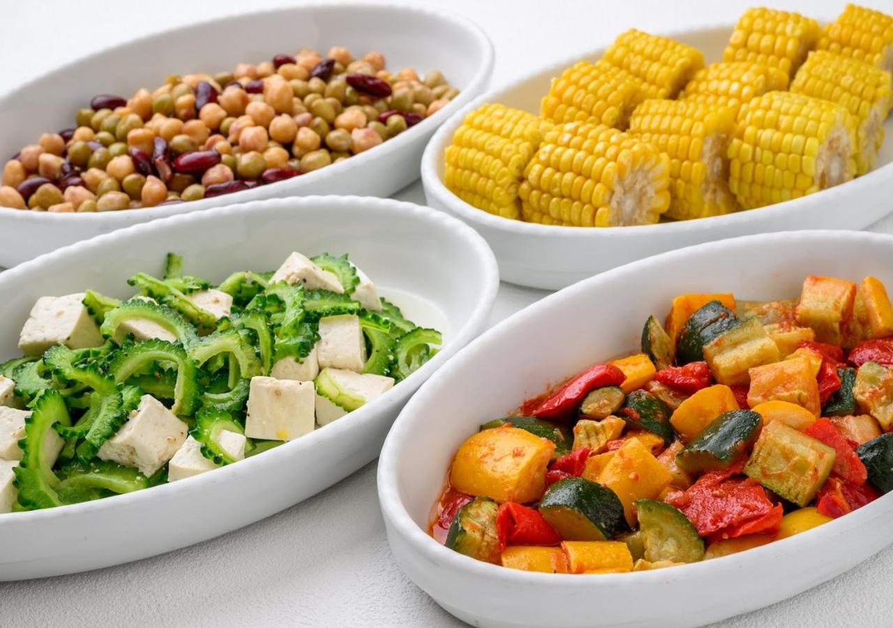 منتجع وسبا فندق مونتيري أوكيناوا أونا المظهر الخارجي الصورة A selection of vegetarian dishes