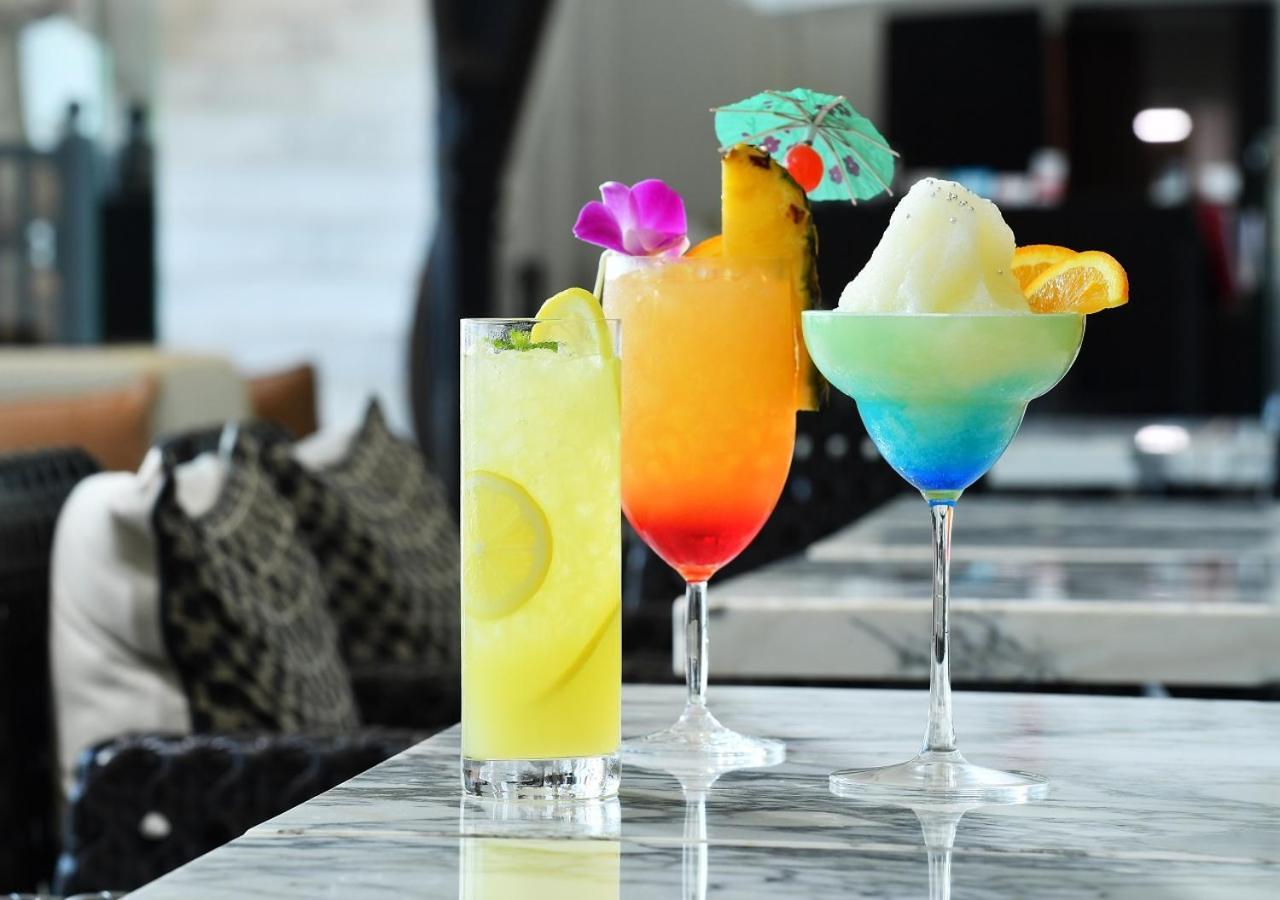 منتجع وسبا فندق مونتيري أوكيناوا أونا المظهر الخارجي الصورة A selection of non-alcoholic cocktails