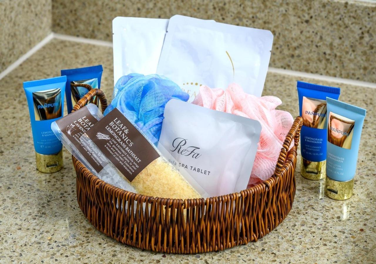 منتجع وسبا فندق مونتيري أوكيناوا أونا المظهر الخارجي الصورة A selection of toiletries